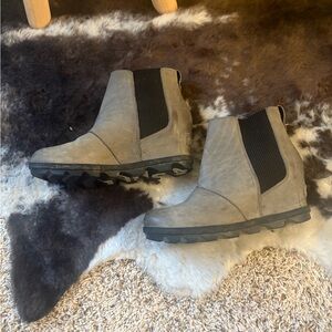 Sorel Taupe Boots with Black Details